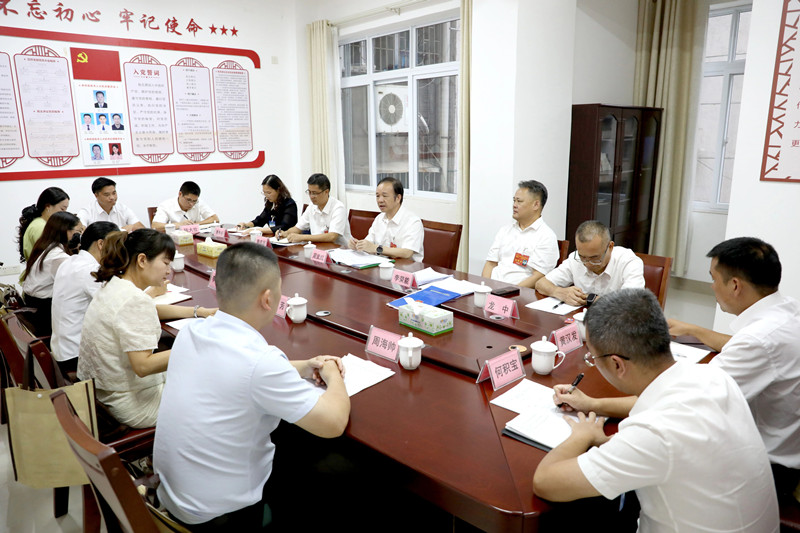 市人大常委会召开列席代表座谈会